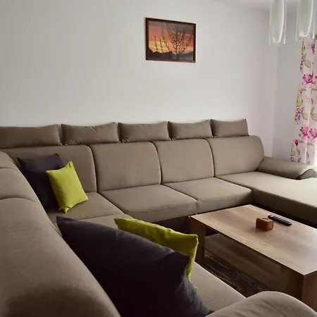 Lukov アパート *