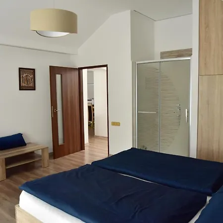 Lukov アパート *